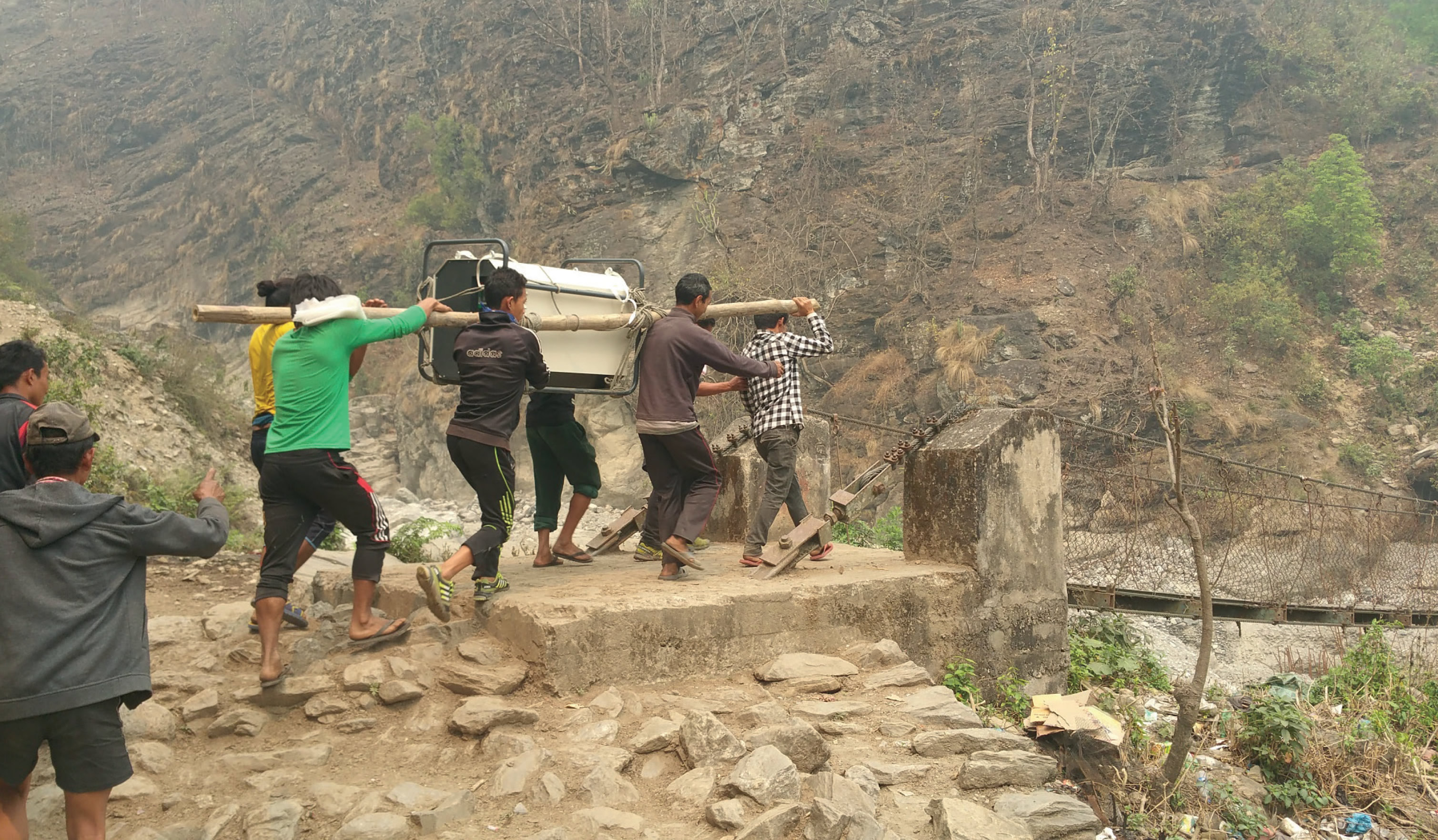 Pomoc lidem postiženým zemětřesením v Nepálu